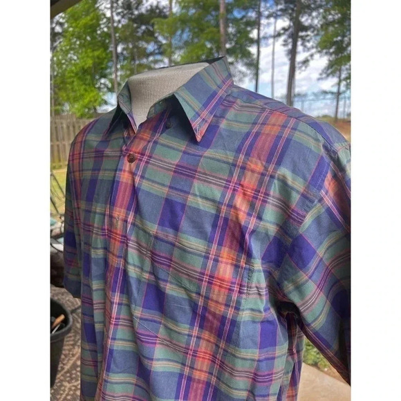 Gap short sleeve button up size large plaid - Picture 2 of 5